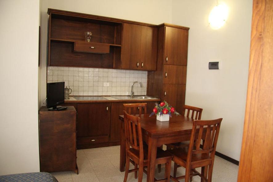الشقق الفندقية مارينا دي غروسيتوفي  C.A.V. Residenza Prisco المظهر الخارجي الصورة